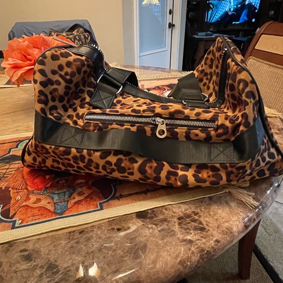 Animal Print Duffle Bag NWOT Unbranded - Picture 15 of 16